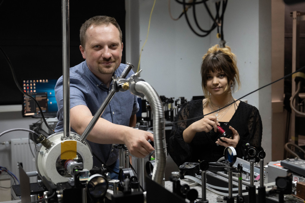 Dr. Maciej Pieczarka with PhD student Aleksandra Bojakowska